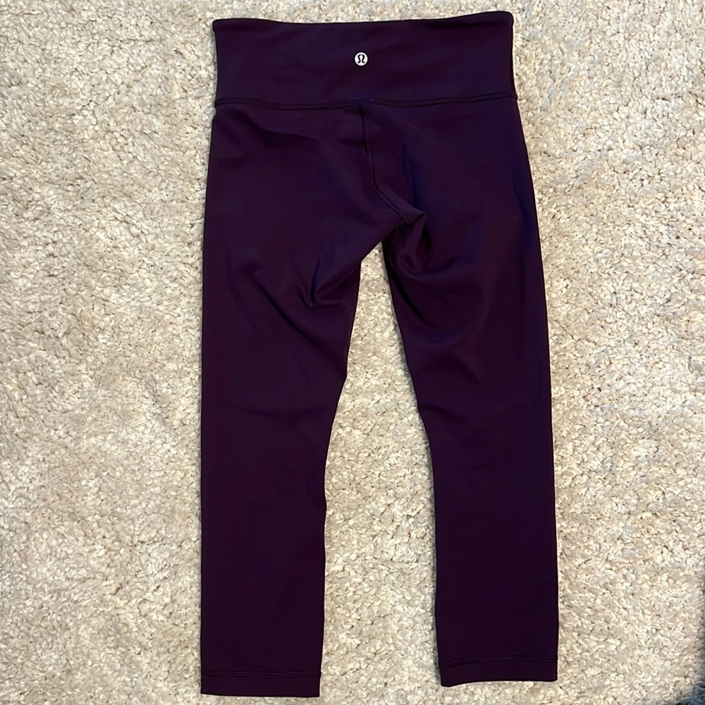 Lululemon Wunder Under capri leggings in excellent used condition Sz 4